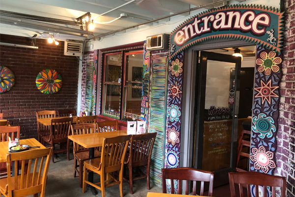 La Fonda - Interior | Photo: Facebook/La-Fonda-Latina-363308607926 | Multiple Locations