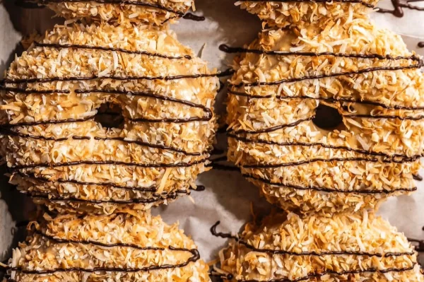 The Salty Donut - Samoa Cookie Donut | Photo: Instagram/thesaltydonut